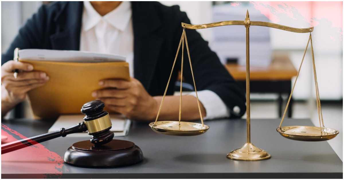 আদালতের বিচারক, ন্যায়ের প্রতীক দাড়িপাল্লা ও ন্যায়দণ্ড। গ্রাফিক্স: টিবিএন